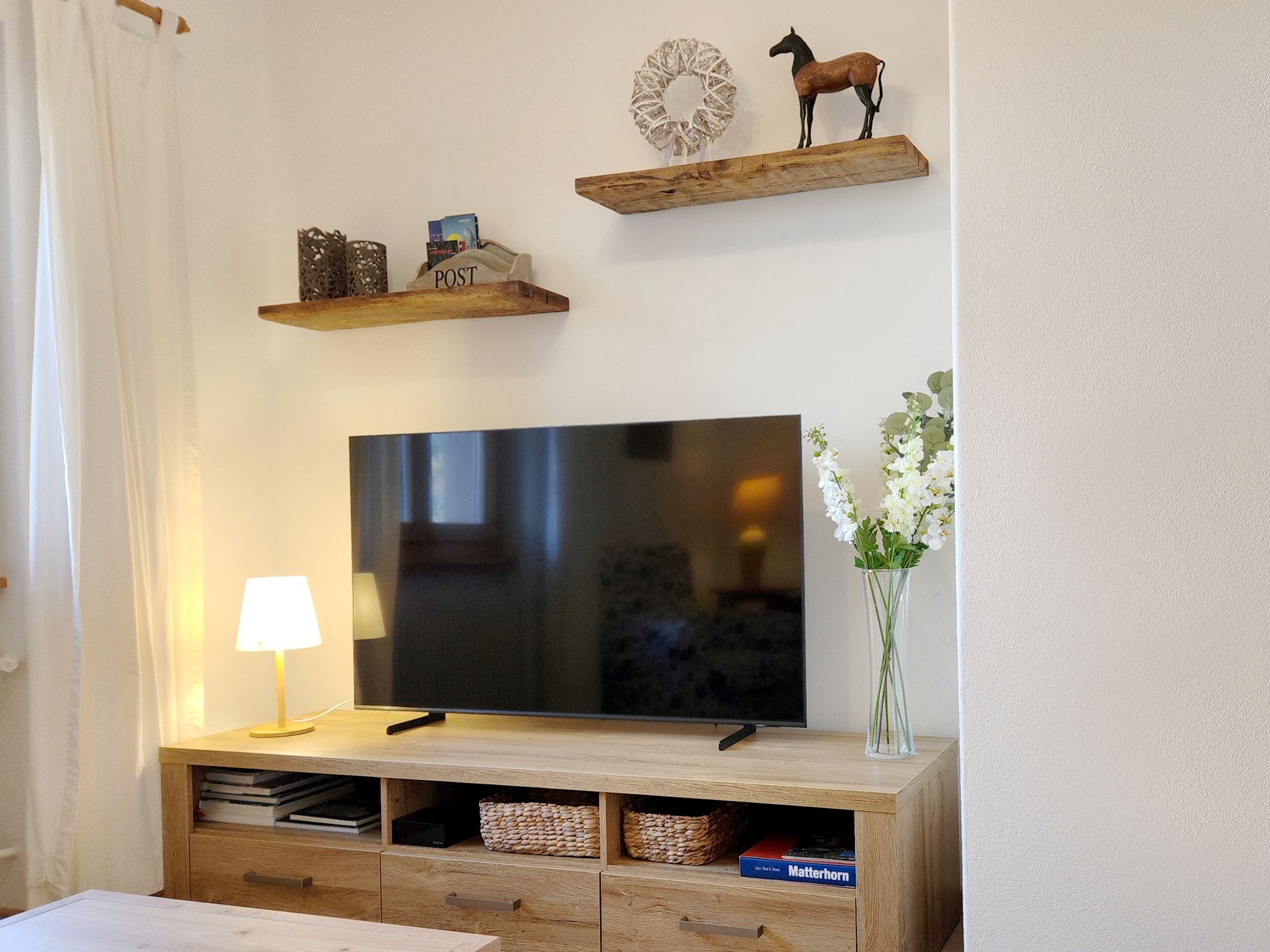 ferienwohnung-appartemen-apartement-ferien-wohnung-holiday-vacance-vakantie-huur-paloma-1-grächen-graechen-wallis-valais-wohnzimmer-tv