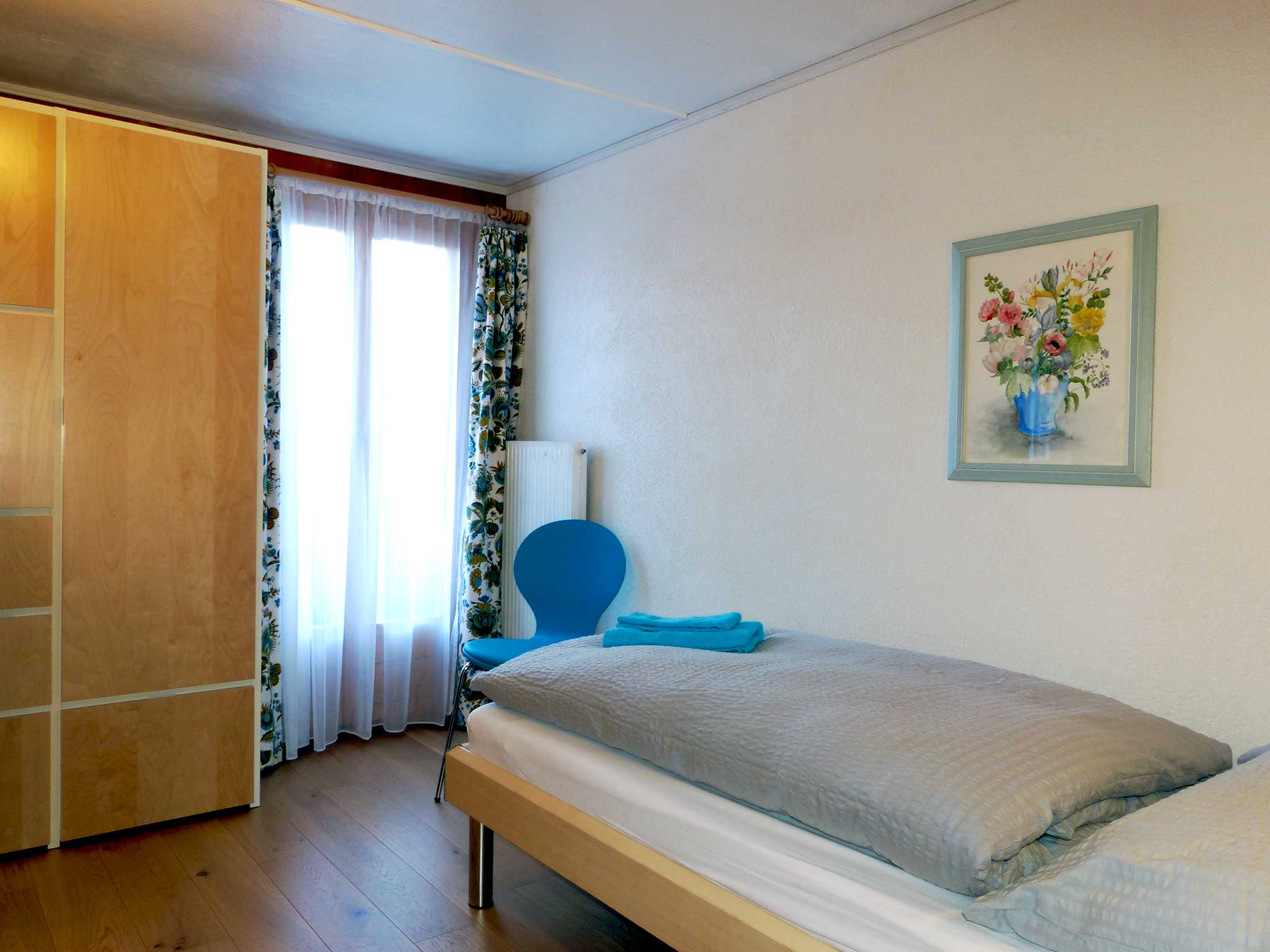 ferienwohnung-appartement-chalet-unterkunft-mietwohnung-ferienwohnung-wannihorn-sport-zentrum-haus-paloma-grächen-graechen,wallis-valais-schlafzimmer4