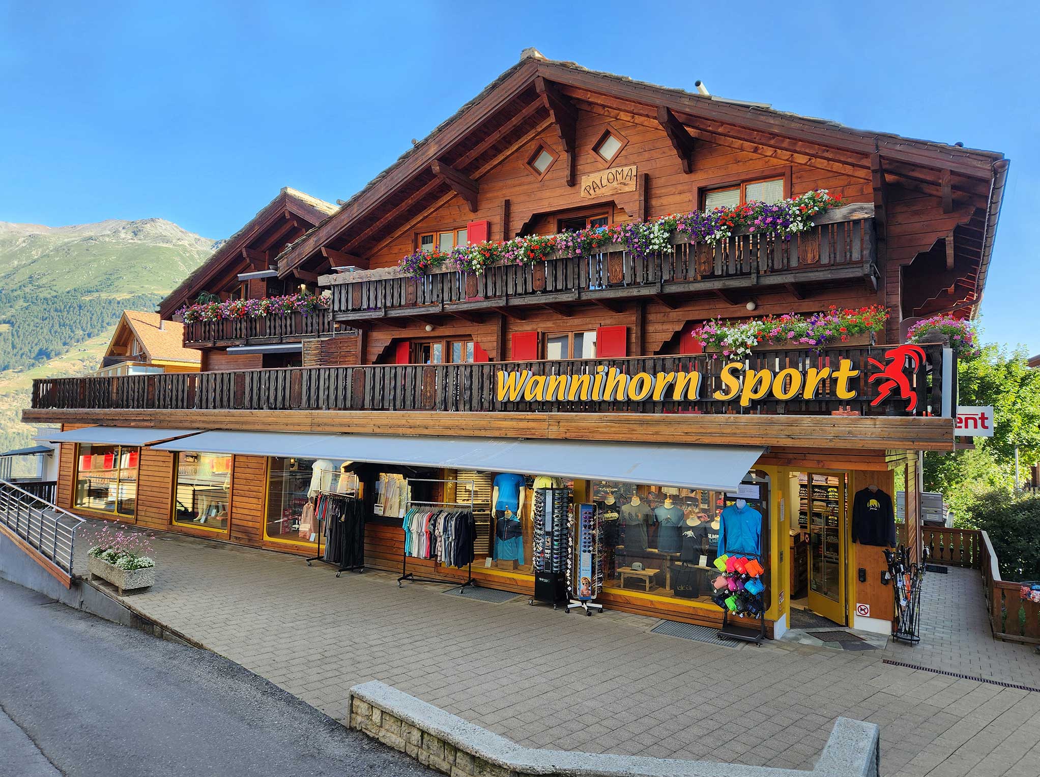 Sportshop_Sportladen_Sportgeschäft_Sportgeschaeft_Wannihorn_Sport_Grächen_Graechen_Wallis_Mode_Vermietung_Rent_Huur_Location_Ferienwohnung_Appartement_Service