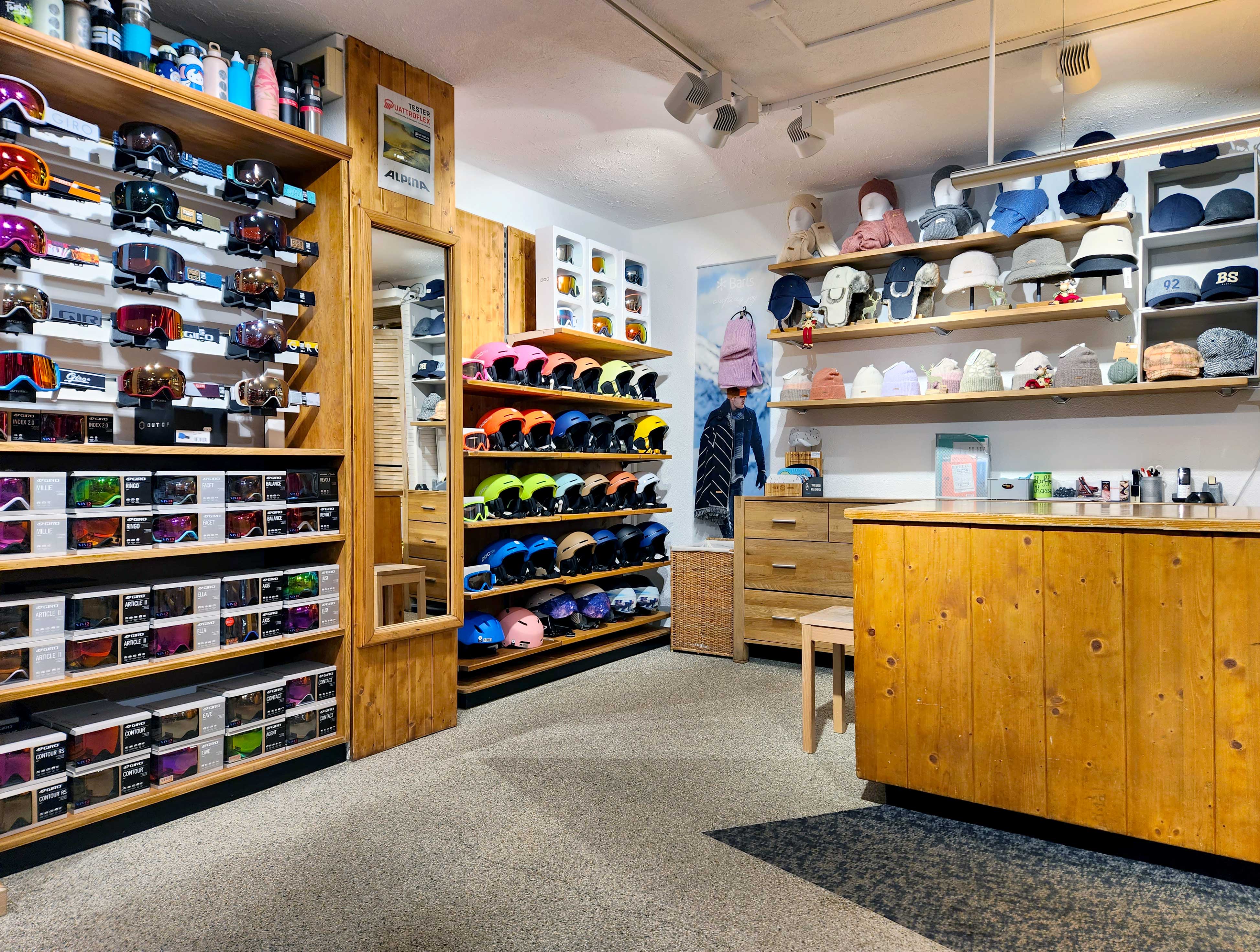 wannihorn-sport-grächen-wannihornsport-graechen-foto-geschaeft-ecke-goggles-poc-helme