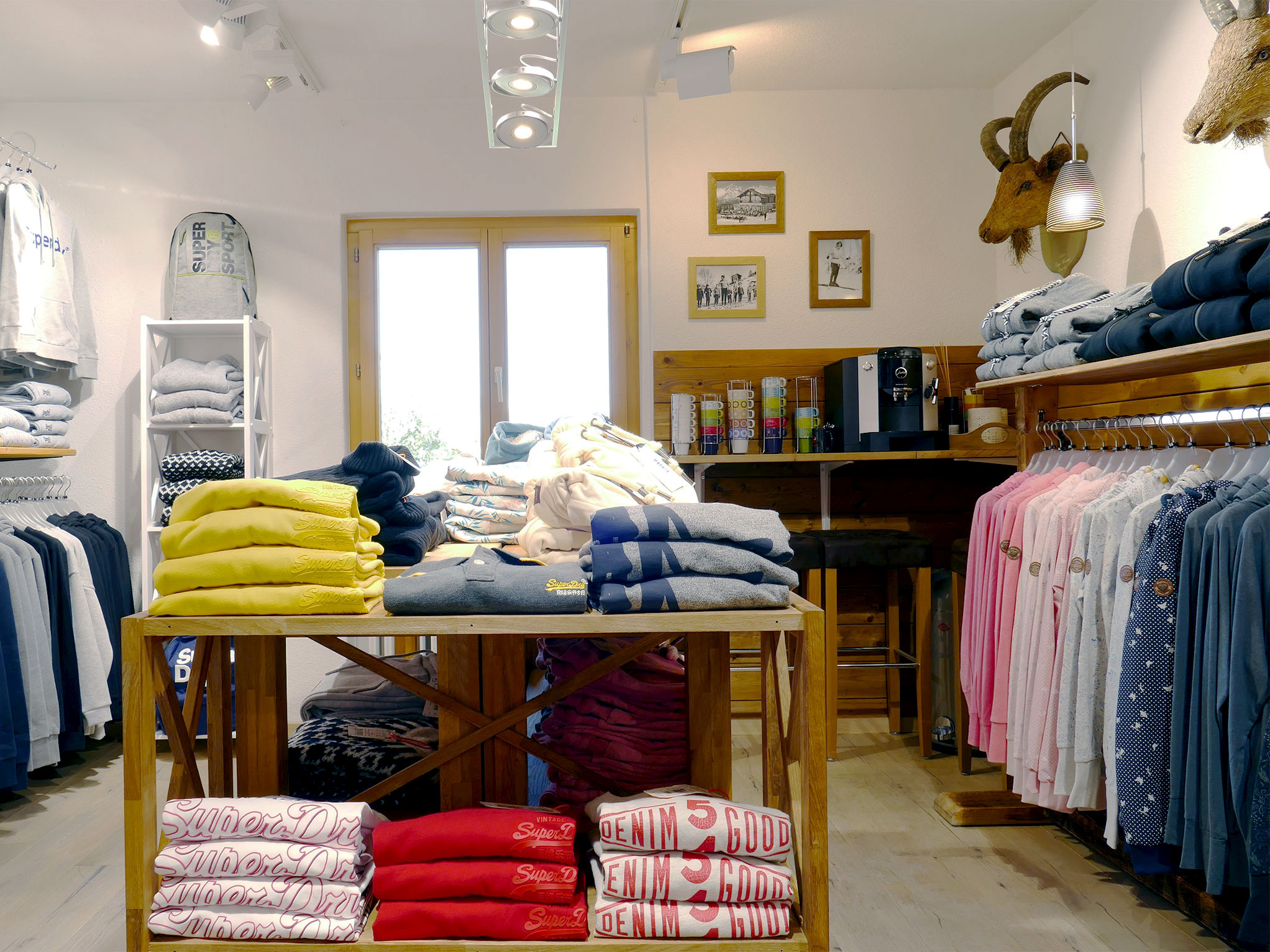 wannihorn-sport-grächen-geschäft-laden-shop-mode-fashion-superdry-ragwear-roxy-winter-wallis-valais