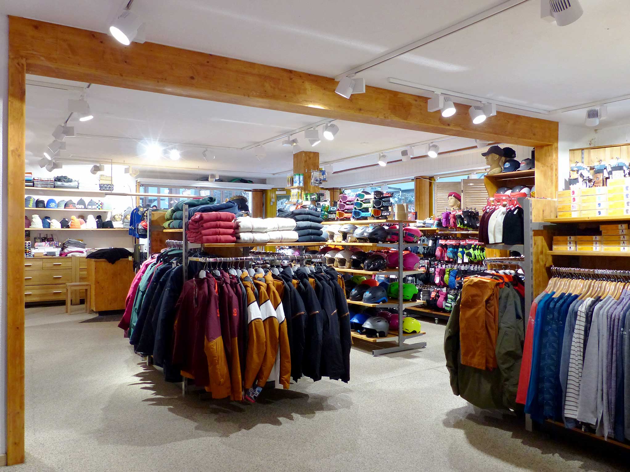 wannihorn-sport-geschäft-shop-grächen-graechen-wallis-valais-winter-miete-vermietung-rent-location-winter-mode-fashion